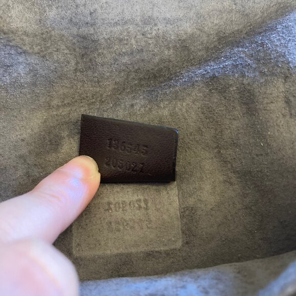 Gucci by Tom Ford Mink Fur Clutch Fall Winter 2004 Y2K Vintage Dragon Detail - Picture 10 of 16